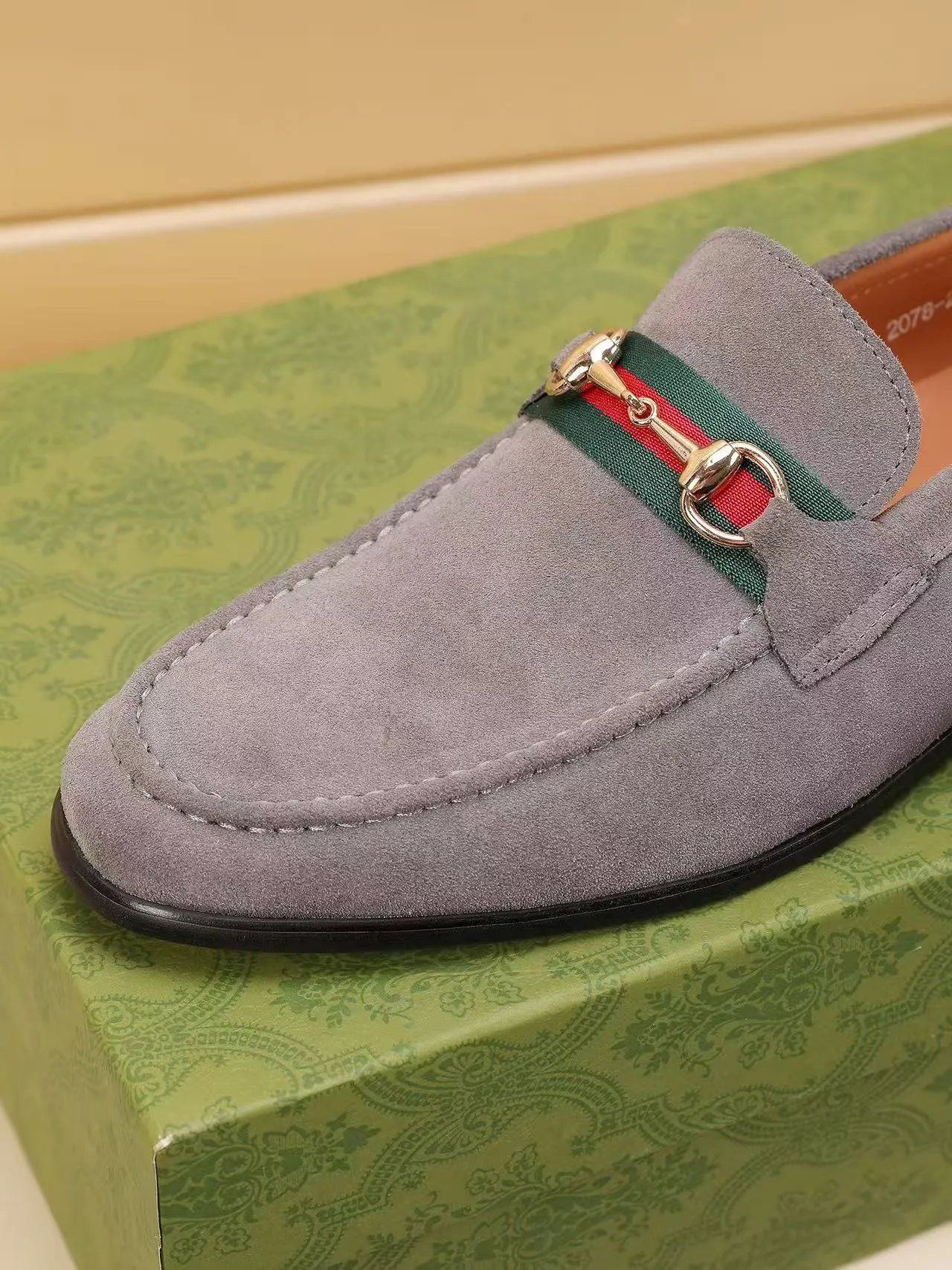 Men's men's shoes 💰440 🆘【GUCCI】Gucci ·🐂里· Hot-selling beanie shoes, top brand luxury, top quality, latest fashion beanie shoes.. The upper is made of original high mercerized smooth cow suede. (Full top-layer water-dyed 🐂 leather and lining). The original stylish and stylish soft rubber wear-resistant and non-slip outsole is light and comfortable on the foot, available in 3 colors! Matching code: 39-45 (38.46. Customized)
